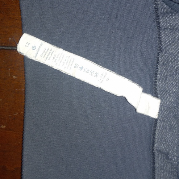 Lululemon gray leggings 3/4 length - Picture 4 of 5